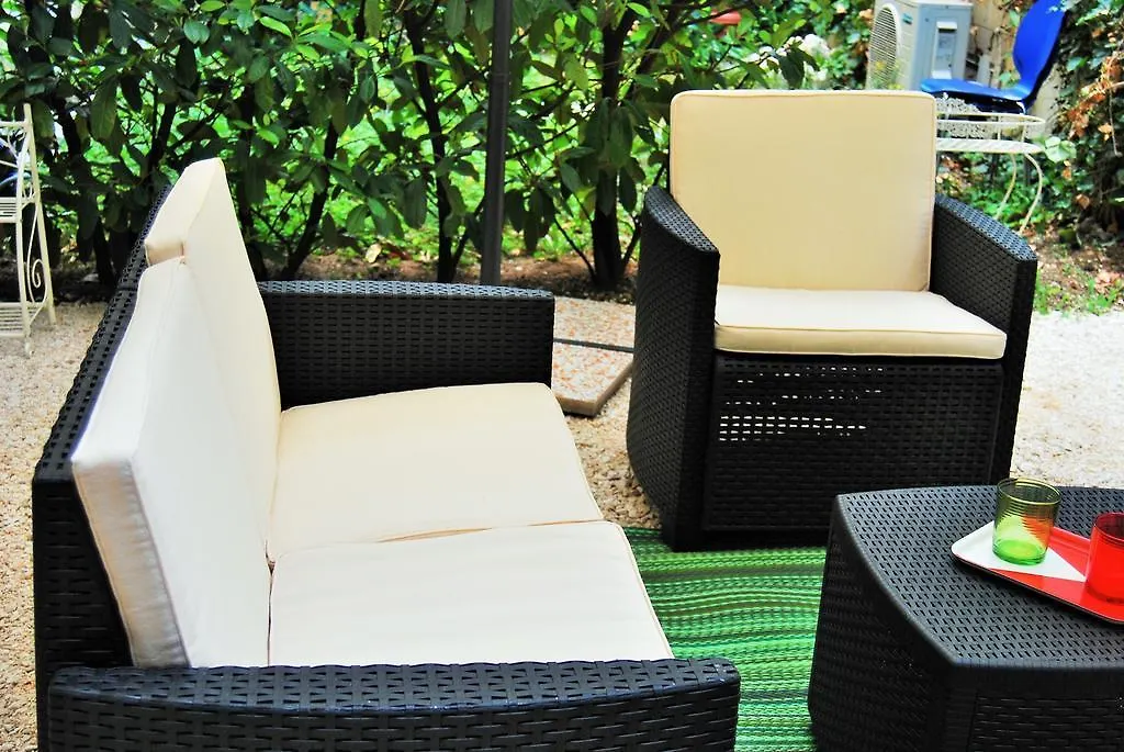 Maison Vittoria Bed & Breakfast Desenzano del Garda 0*,  Italy