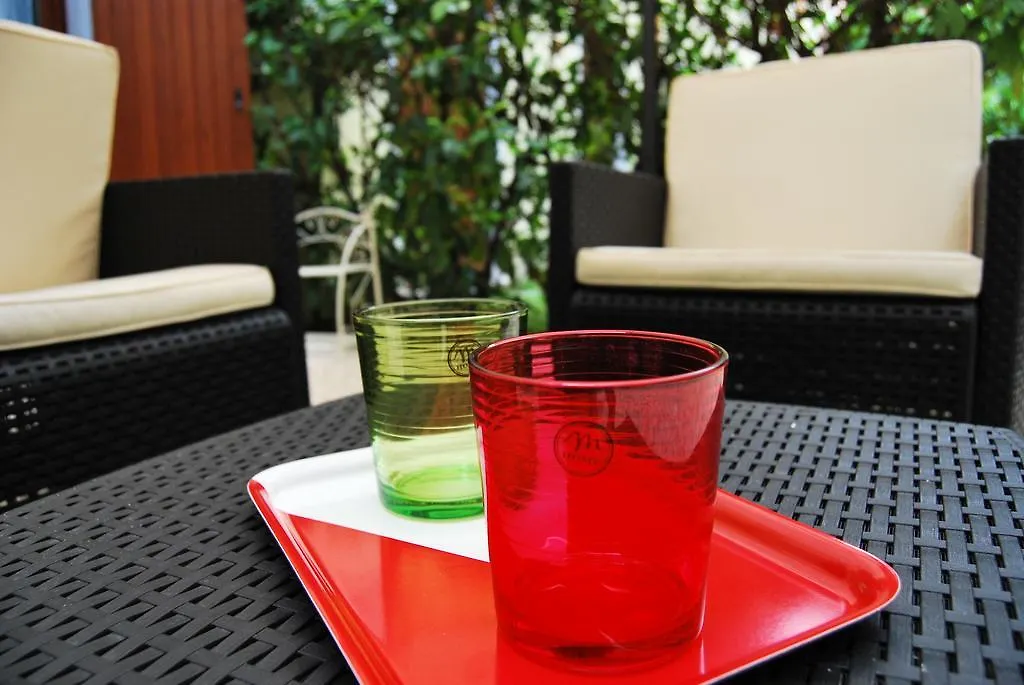 Maison Vittoria Bed & Breakfast Desenzano del Garda 0*,  Italy